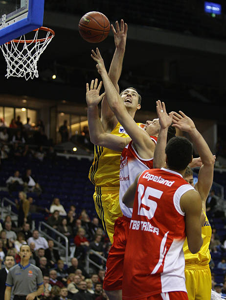 两队之间的 两队之间的