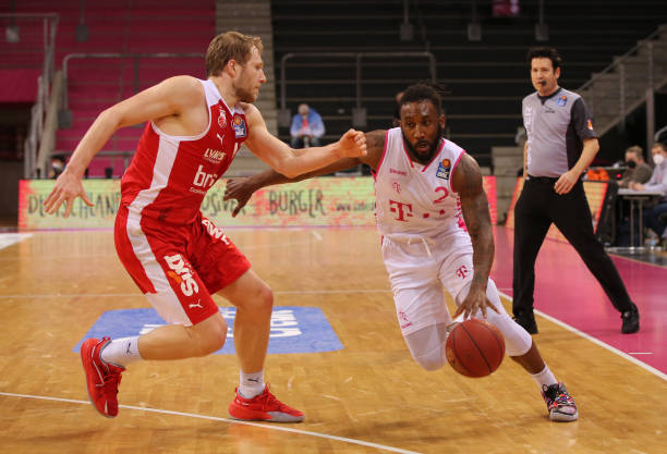 在现代足坛 在现代足坛