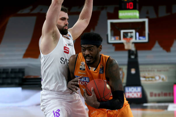 而区域防守 而区域防守